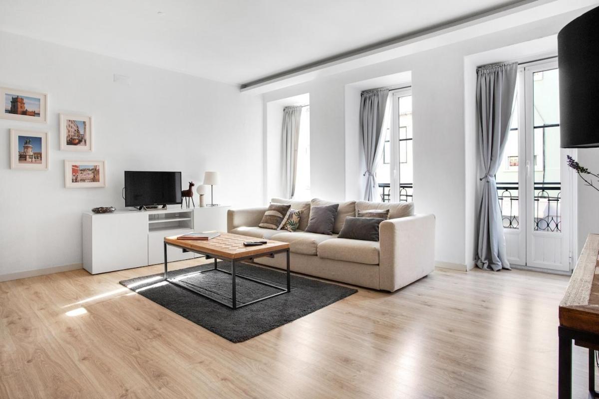 Modern 2 Bedroom Apartment In Estrela With Outside Terrace! Amazing For Families, Couples, Friends Lisboa Exterior foto